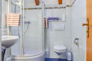 Ένα μπάνιο στο Katharinenhof Ferienwohnung Hausberg (6)