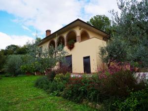 A garden outside La Casa Dei Nonni