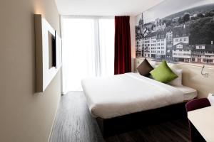 Postel nebo postele na pokoji v ubytování B&B HOTEL Zürich Wallisellen