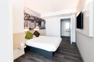 Postel nebo postele na pokoji v ubytování B&B HOTEL Zürich Wallisellen