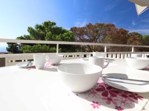 Ein Balkon oder eine Terrasse in der Unterkunft Urcatusa Llevant - Apartamento 6 pax con piscina g27034