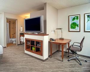 A television and/or entertainment centre at Hyatt Place Cincinnati Blue Ash