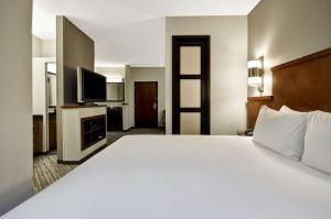 Tempat tidur dalam kamar di Hyatt Place Tampa Airport/Westshore