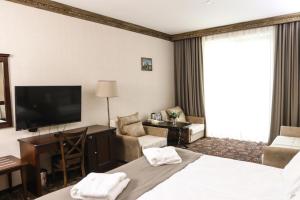 TV a/nebo společenská místnost v ubytování Konyak Hotel
