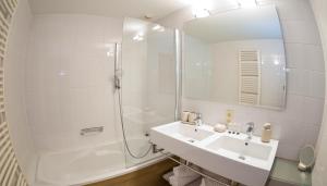 Salle de bains dans l'établissement B&B Ferme Château de Laneffe