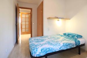 Ein Bett oder Betten in einem Zimmer der Unterkunft Urcatusa Llevant - Apartamento 6 pax con piscina g27034