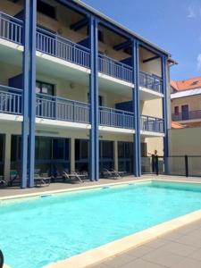 Πισίνα στο ή κοντά στο LE 112