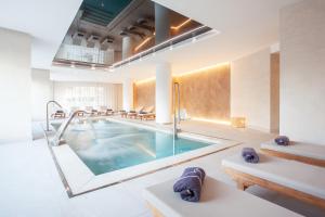 Bazén v ubytovaní Grupotel Picafort Beach alebo v jeho blízkosti