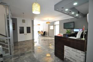 TV a/nebo společenská místnost v ubytování Reis Maris Hotel