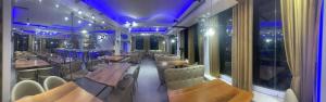 Villa Manos Hotel的休息区