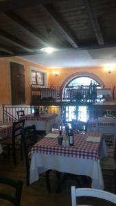 a restaurant with tables with red and white table cloth at Locanda Al Confin - Osteria Le Piere in Pigozzo +23 photos