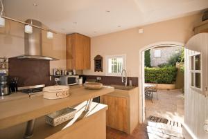 a kitchen with a counter and a stove top oven at Maison de pêcheur in Grimaud