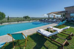 Bazén v ubytovaní Luxury Villa Spaccasole su Cortona - Sauna & Infinity Pool alebo v jeho blízkosti