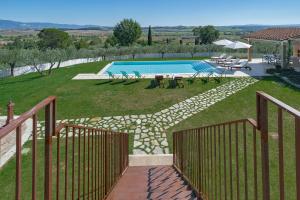 Bazén v ubytovaní Luxury Villa Spaccasole su Cortona - Sauna & Infinity Pool alebo v jeho blízkosti
