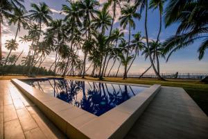 Bazén v ubytování Arhimser Villa-superb 4 bedroom beachfront for 8 in Ranna, Tangalle, BB, pool, free pick up for 7 night stays arriving together, serviced, taxes included nebo v jeho okolí