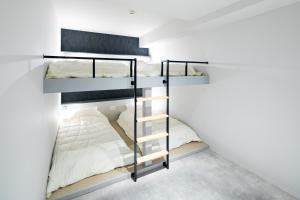 Cette chambre dispose de lits superposés avec 2 lits superposés. dans l'établissement SITSURAE OSAKA Hommachi/Shinsaibashi-Kita, à Osaka