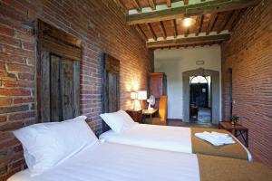 A bed or beds in a room at Villa Ruffignano