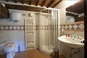 A bathroom at Villa Ruffignano