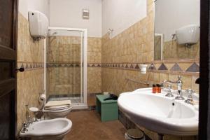 A bathroom at Villa Ruffignano