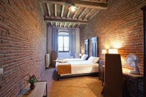 A bed or beds in a room at Villa Ruffignano