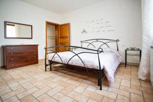 A bed or beds in a room at La Casa Dei Nonni
