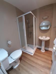 JBs Bar & Guest Accommodation tesisinde bir banyo