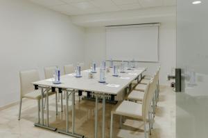 Der Geschäftsbereich oder Konferenzraum in der Unterkunft Hesperia Murcia Centro