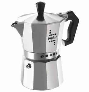 een koffiezetapparaat op een witte achtergrond bij Appartamenti Vittoria in Lido di Pomposa