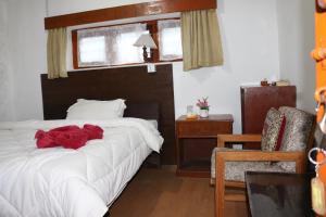 Una cama o camas en una habitación de Gurkha Lodge
