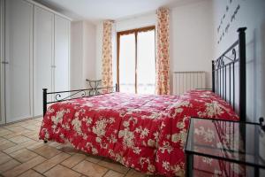 A bed or beds in a room at La Casa Dei Nonni
