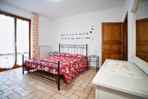 A bed or beds in a room at La Casa Dei Nonni