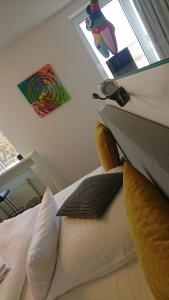 Ein Bett oder Betten in einem Zimmer der Unterkunft Hotel in Herrenhausen