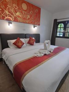 Кровать или кровати в номере The Krabi Forest Homestay