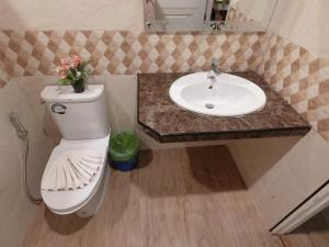 Ванная комната в The Krabi Forest Homestay