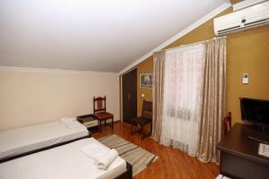 Rúm í herbergi á Hotel Isaka