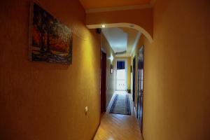 Rúm í herbergi á Hotel Isaka