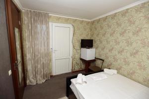 Rúm í herbergi á Hotel Isaka