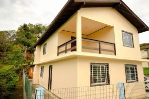El edificio en el que está la casa de vacaciones
