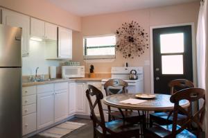 Cucina o angolo cottura di Beach Place Guesthouses