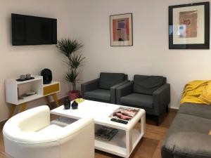 a living room with a couch and a table at Apartamento Santiago in Granada