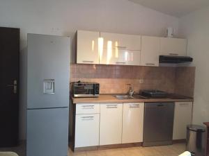 Kuchyň nebo kuchyňský kout v ubytování Apartments Bartulić