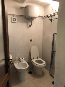 Vonios kambarys apgyvendinimo įstaigoje Monolocale rustico