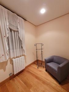 Posedenie v ubytovaní Casa familiar con jardín “Arana Etxea” EBI01207