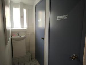 Mumma's Hostel Cairns的一间浴室