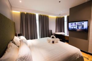 Postel nebo postele na pokoji v ubytování King Park Hotel Kota Kinabalu