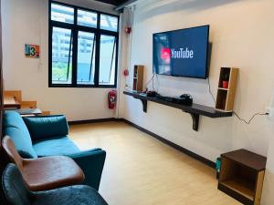 TV a/nebo společenská místnost v ubytování Daraya Hostel