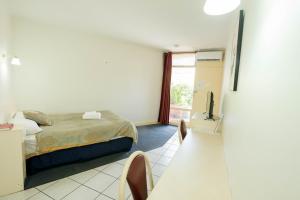 Postel nebo postele na pokoji v ubytování Jacksons Motor Inn