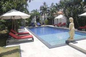 Gallery image of Explorer Lombok from The Shared Pool For 2 in Mangsit