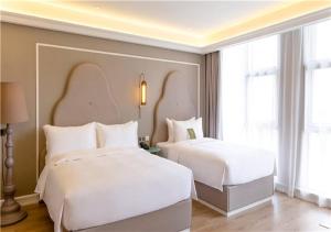 Rúm í herbergi á Mercure Taiyuan E Tech