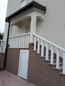 Balkón nebo terasa v ubytování Apartments Madzari - Ciovo - Pool